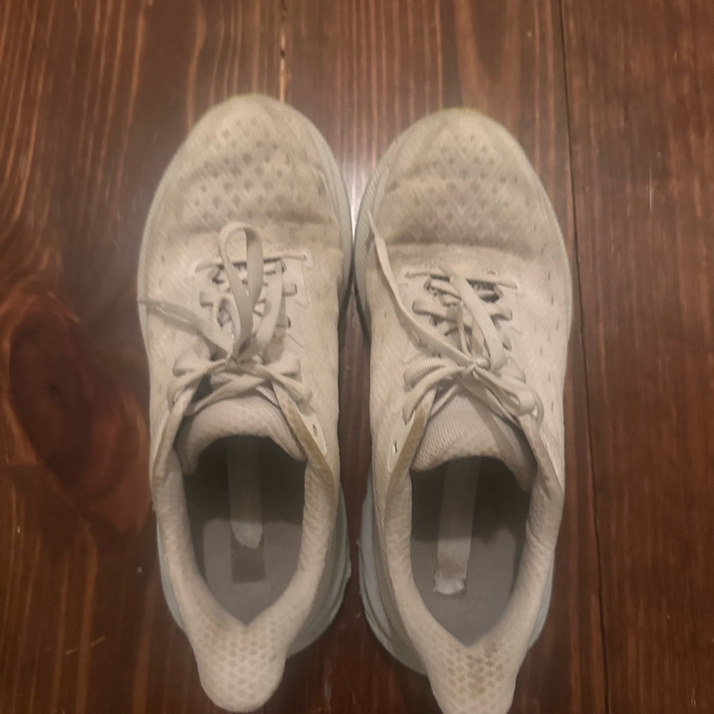 Hoka Clifton 9 Women’s size 9